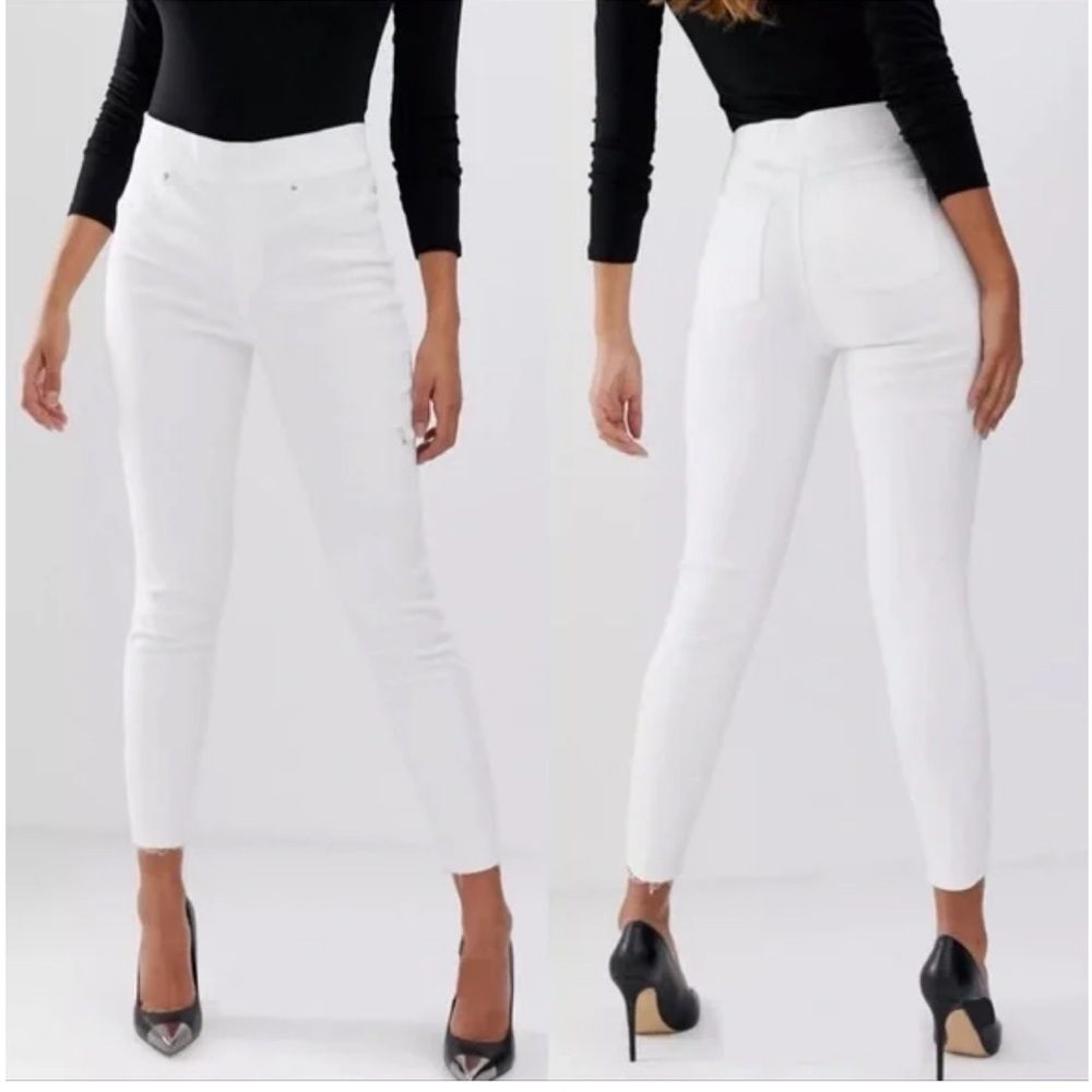 • Spanx • Women’s Distressed Skinny Jeans White
Small Pull On Raw Hem